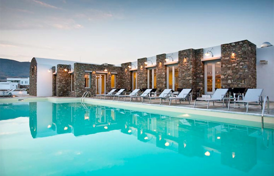 Rizes Hotel swimming pool