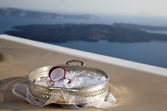 wedding planning in Santorini