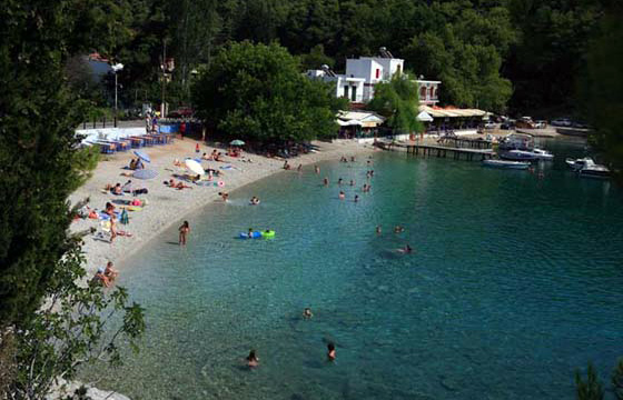 Agnontas Beach