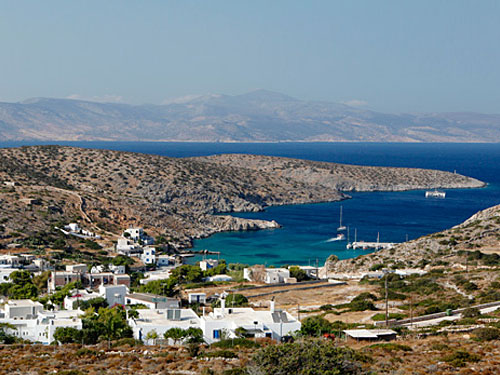 Karvounolakos Beach